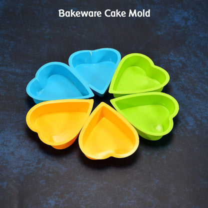 Set of 6 heart-shaped silicone baking molds