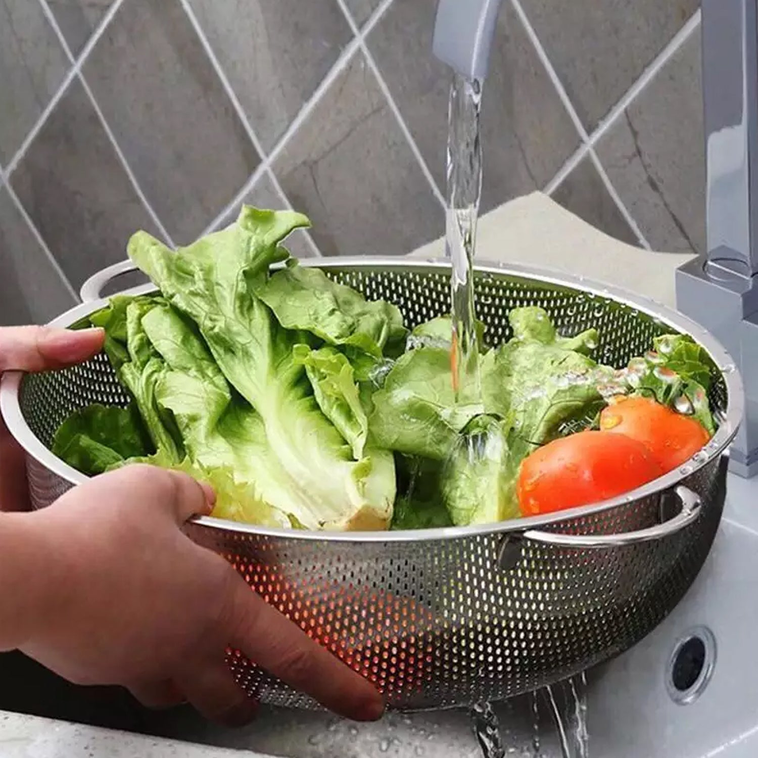 Collapsible strainer for washing rice and vegetables.