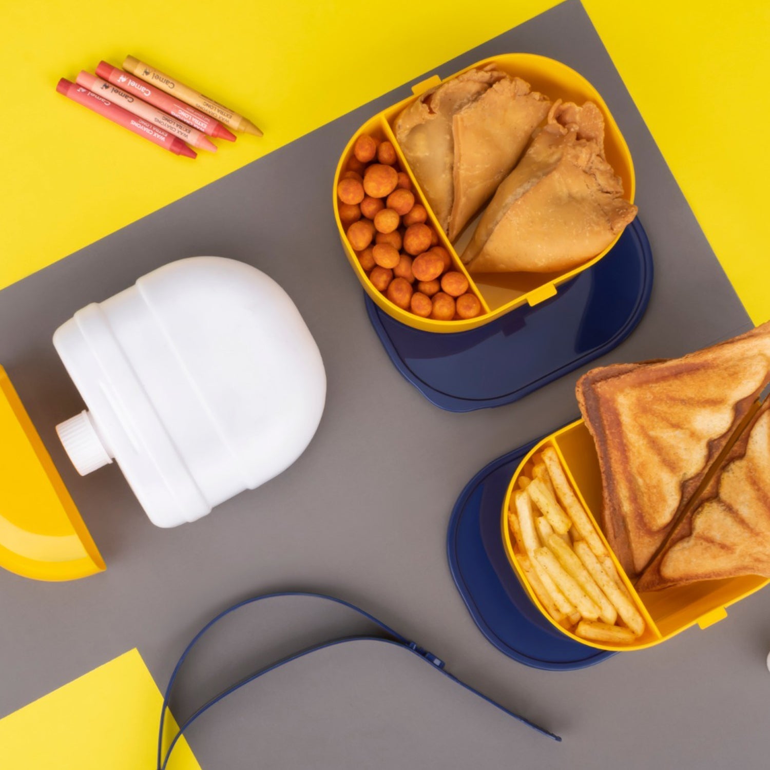 Compact lunch box, capsule shape