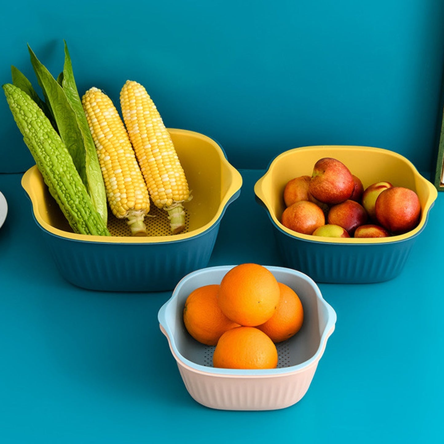 Plastic kitchen bowl with handles