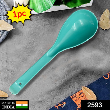 Set of plastic spoons.