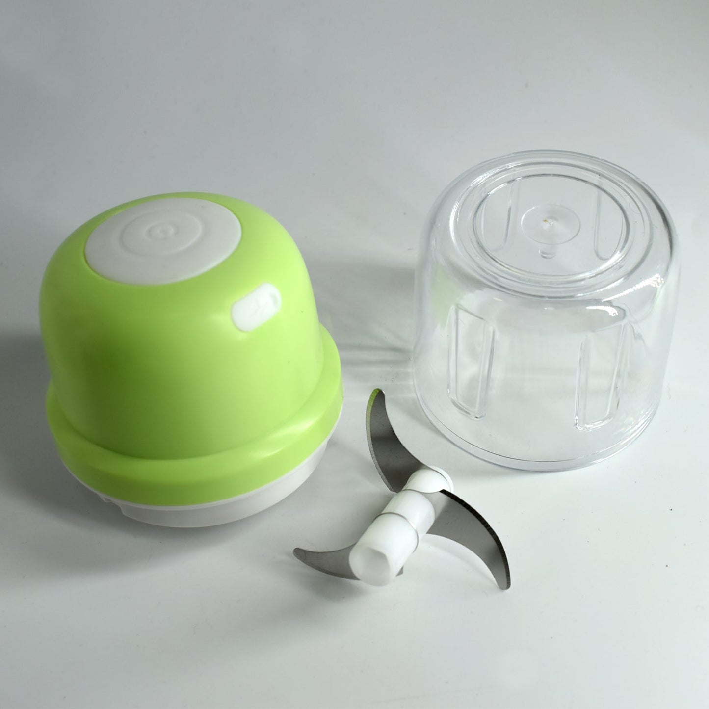 Compact electric chopper with USB charging