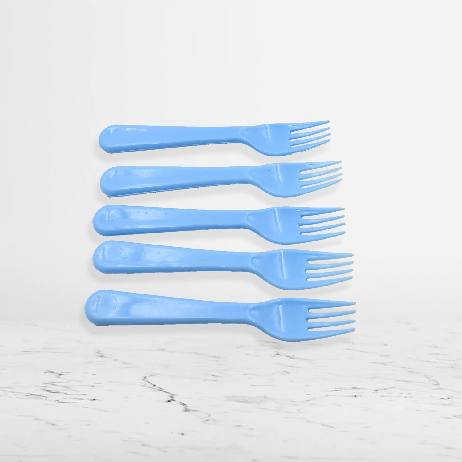 Reusable plastic forks for parties and kitchen, 5 pieces, durable.