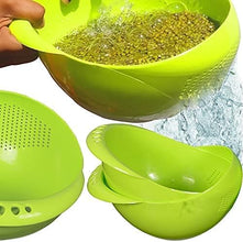 Multi-purpose plastic strainer bowl, perfect for rinsing rice, vegetables, and fruits.