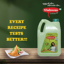 Vishwas refined corn oil in a 5-liter bottle.