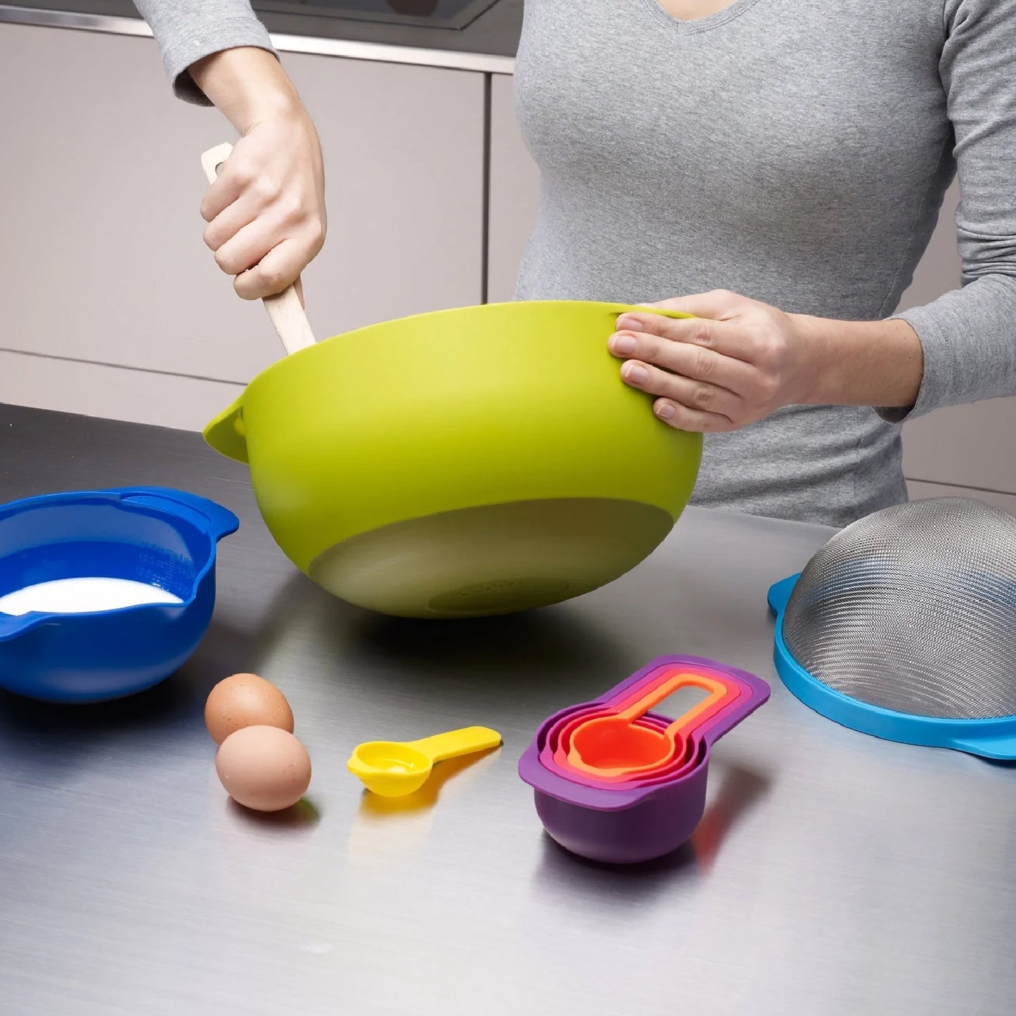 Plastic measuring spoons for precise kitchen measuring.